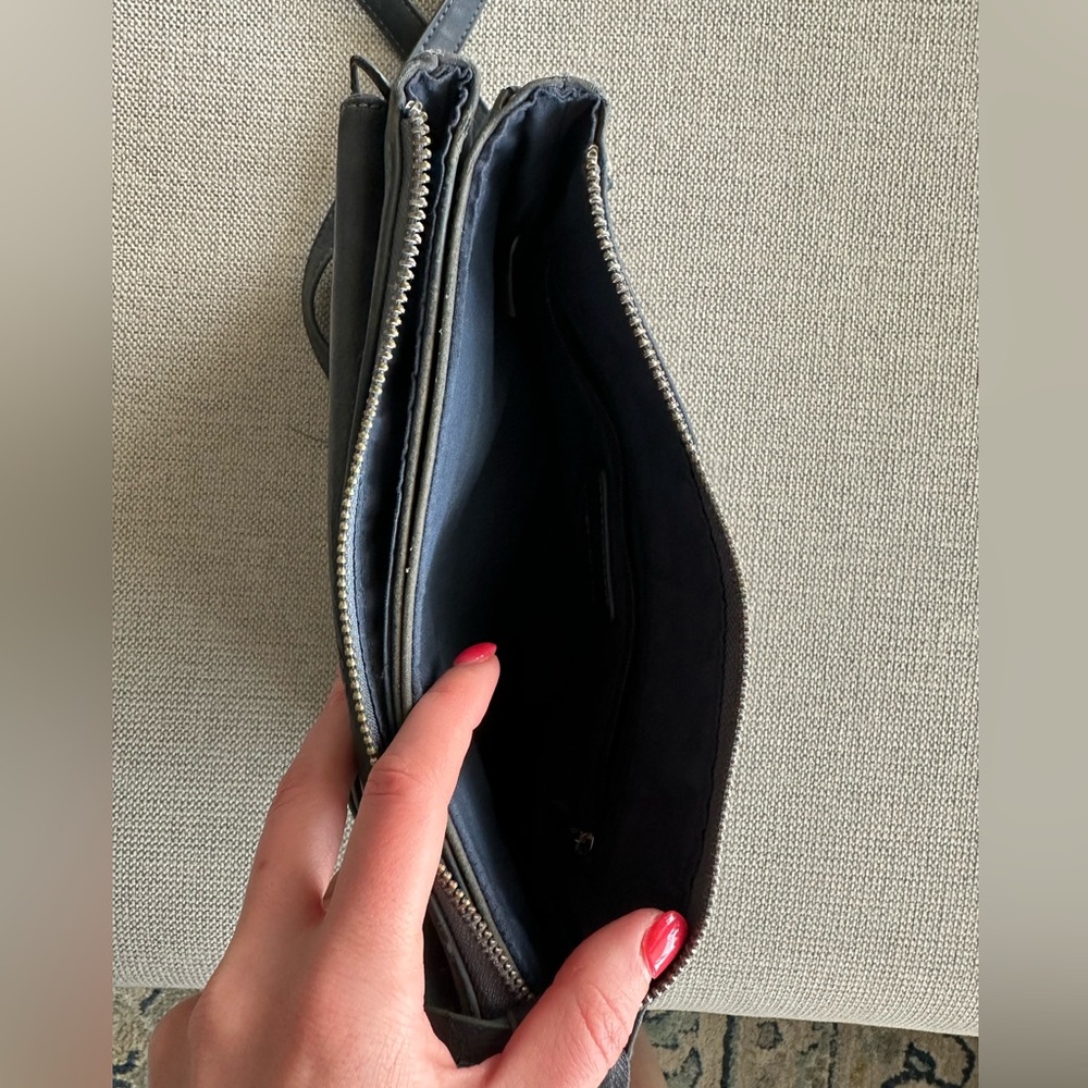 Francesca’s Navy Leather Crossbody Bag - Picture 3 of 6